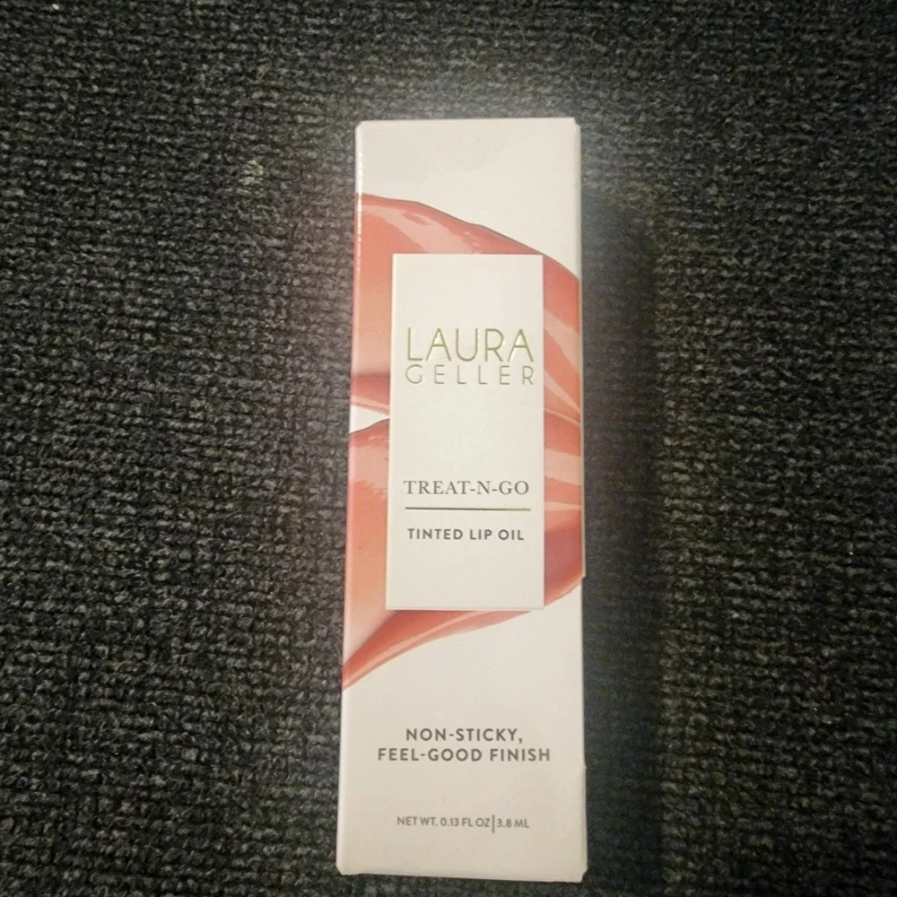 Laura Geller Treat-N-Go Tinted Lip Oil Finish Line 0.13 FL OZ - NEW BOX RIPPED